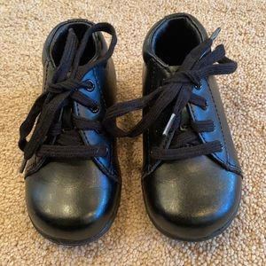 Boys Stride Rite black lace up shoes - size 6.5